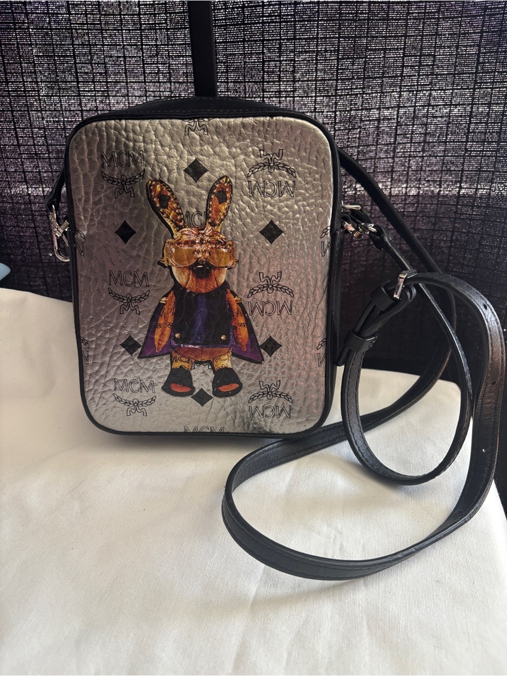 Mcm limited year of the bunny crossbody - Picture 1 of 17